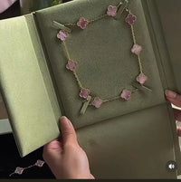[Globe Jewelers] Pink Necklace with Ten Clover Designs