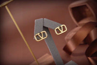 [Globe Jewelers]Gold V-shaped stud earrings