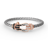 [Globe Jewelers] Großes Hufeisenarmband in Schwarz-Weiß mit Diamanten in Roségold